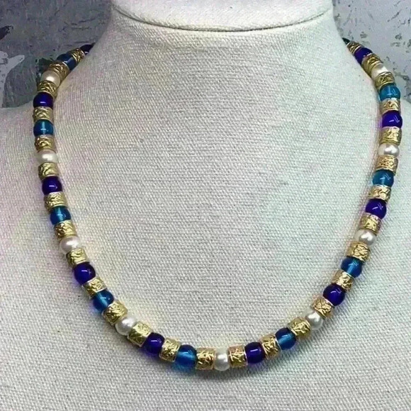 Vintage Jewelry - Vintage Glass Necklace with Gold Detailing